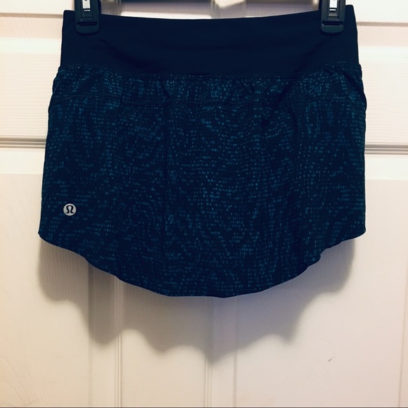 lululemon athletica Pants - Lululemon Tennis Running Skirt SZ 2 EUC Blue Black
